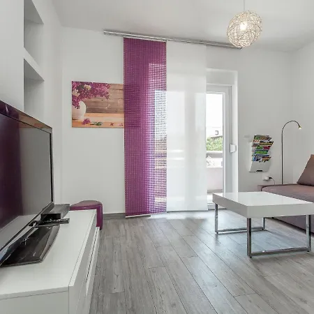 Modern With Pool And Bubble Bath