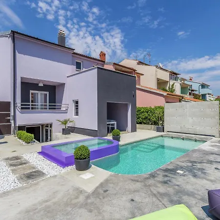 Modern With Pool And Bubble Bath Holiday home Pula