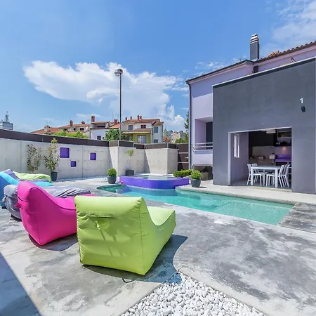 Modern With Pool And Bubble Bath Holiday home