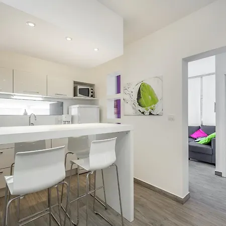 Modern With Pool And Bubble Bath Holiday home Pula