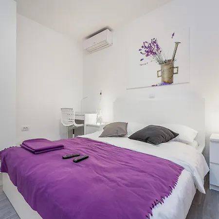 Modern With Pool And Bubble Bath Pula