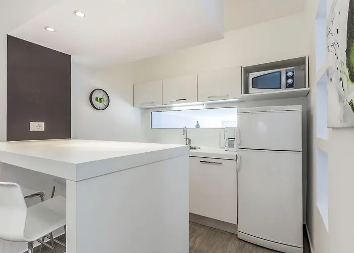 In Near Nyaraló Póla