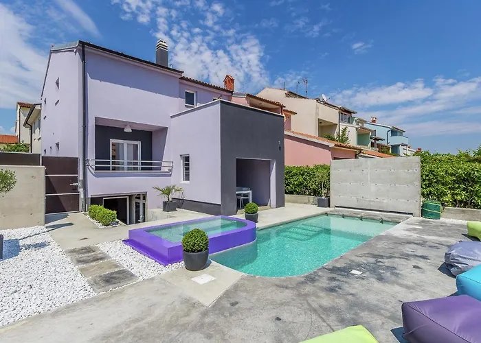 In Near Nyaraló Póla