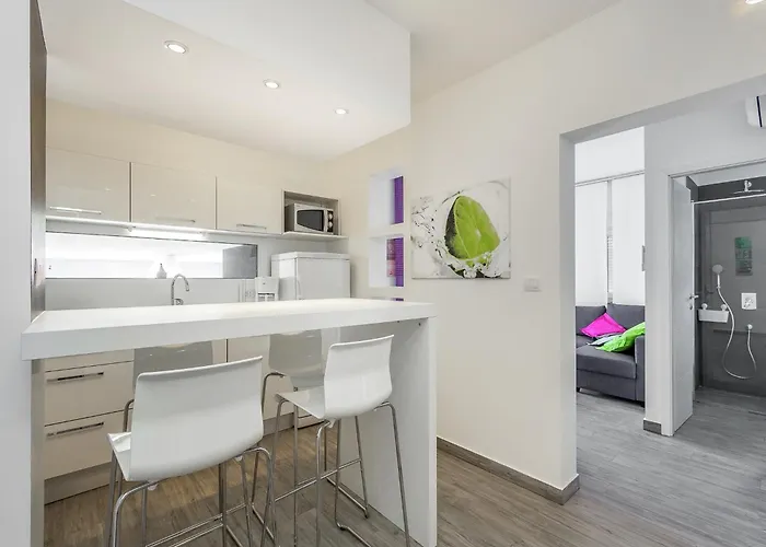 In Near Nyaraló Póla